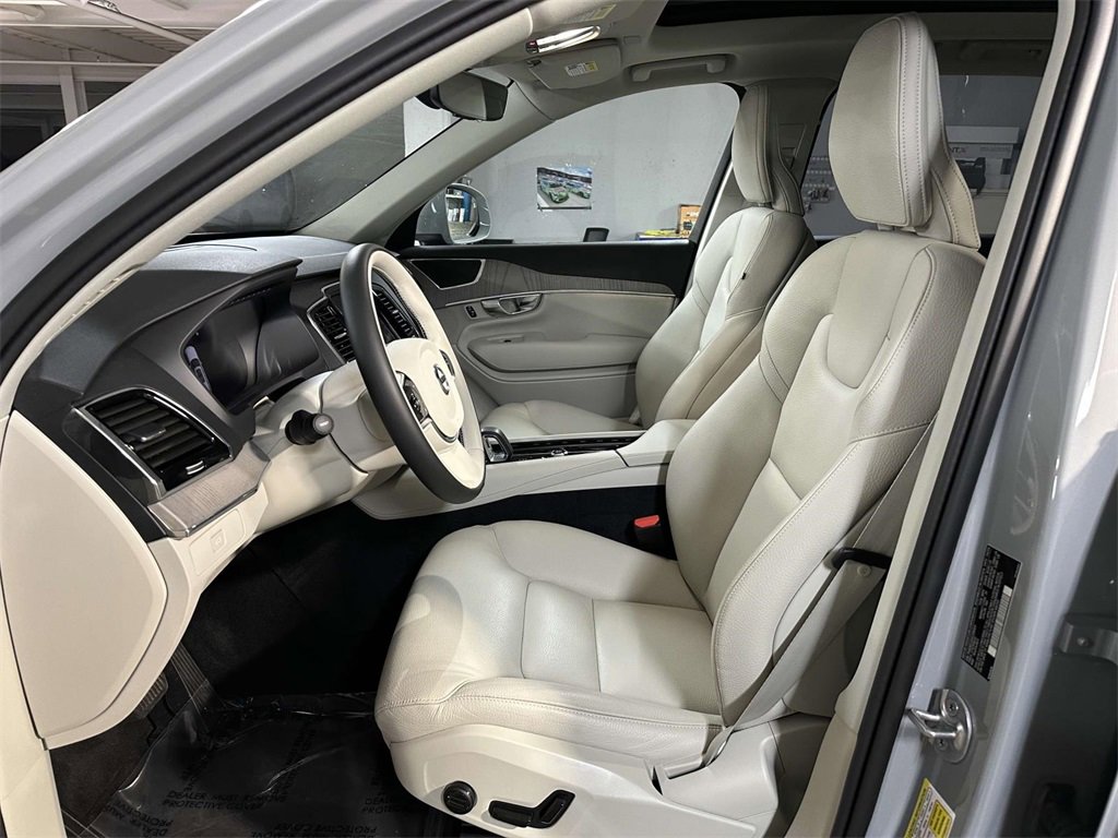 Used 2025 Volvo XC90 B6 Plus w/ Protection Package Premier image 4