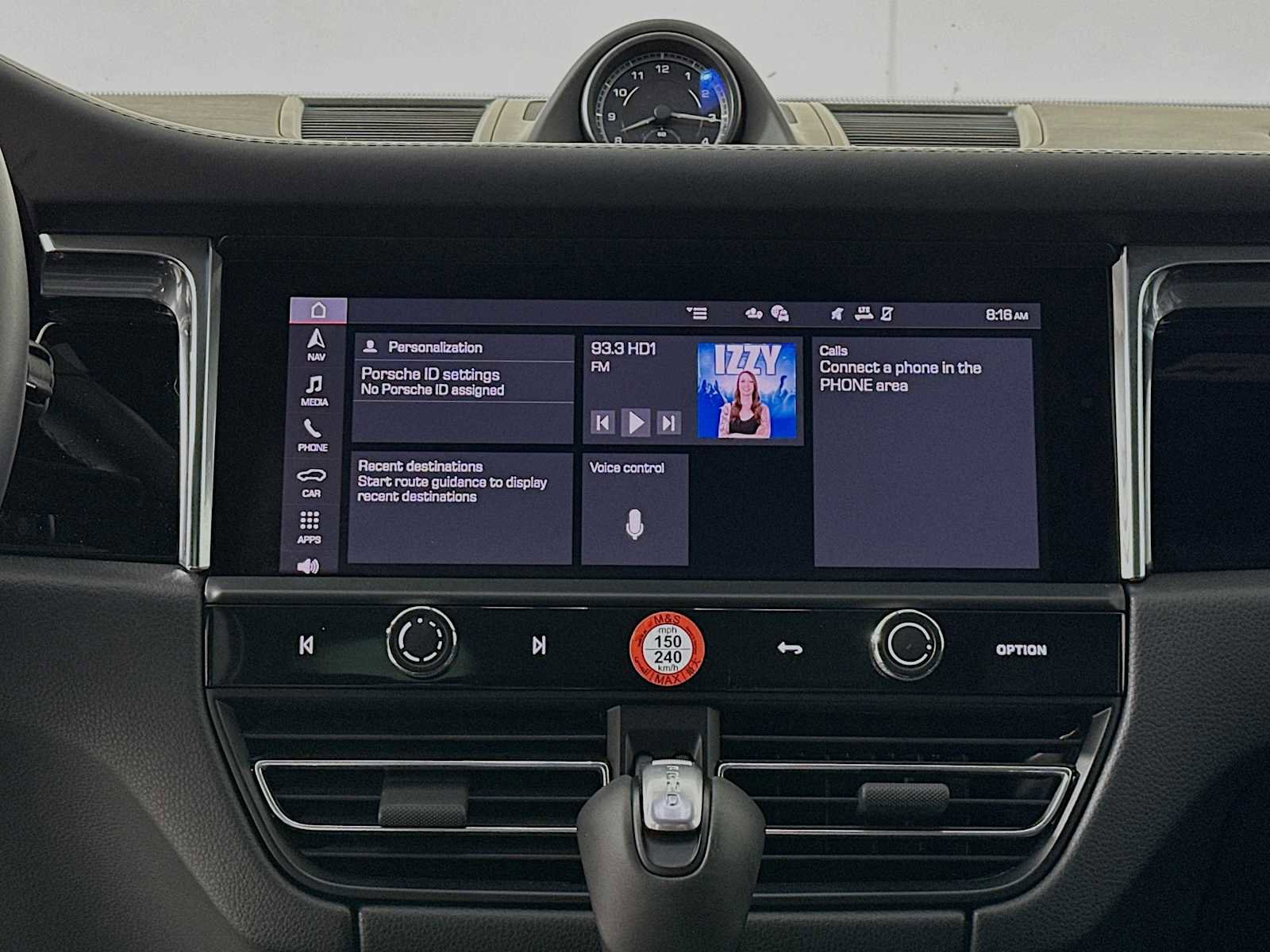 Certified 2025 Porsche Macan AWD/4WD image 17