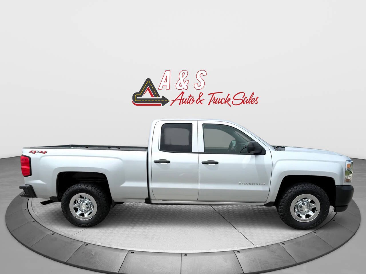 Used 2018 Chevrolet Silverado 1500 W/T w/ Trailering Package AWD/4WD image 6