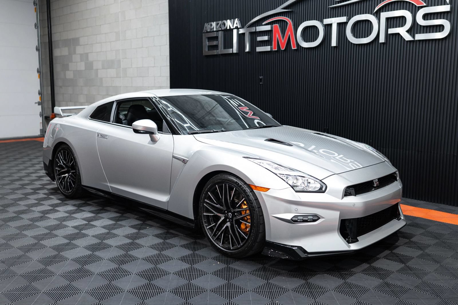Used 2024 Nissan GT-R Premium w/ Floor Mat Package AWD/4WD image 12