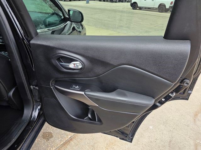 Used 2020 Jeep Cherokee Limited w/ Technology Group AWD/4WD image 14