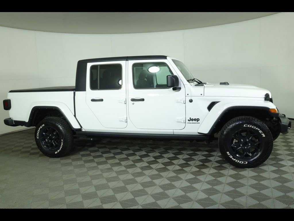 Used 2023 Jeep Gladiator Sport AWD/4WD image 5