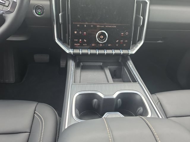 Used 2026 GMC Acadia Elevation w/ Elevation Premium Package FWD image 13
