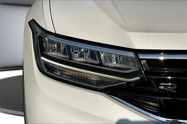 Used 2023 Volkswagen Tiguan SE R-Line FWD image 34