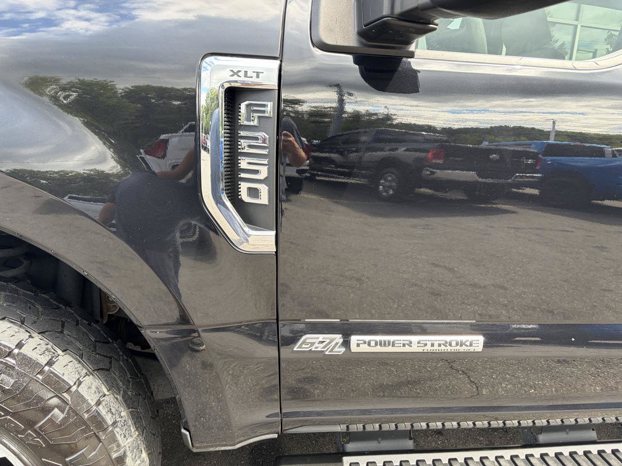 Used 2020 Ford F250 XLT w/ FX4 Off-Road Package AWD/4WD image 8