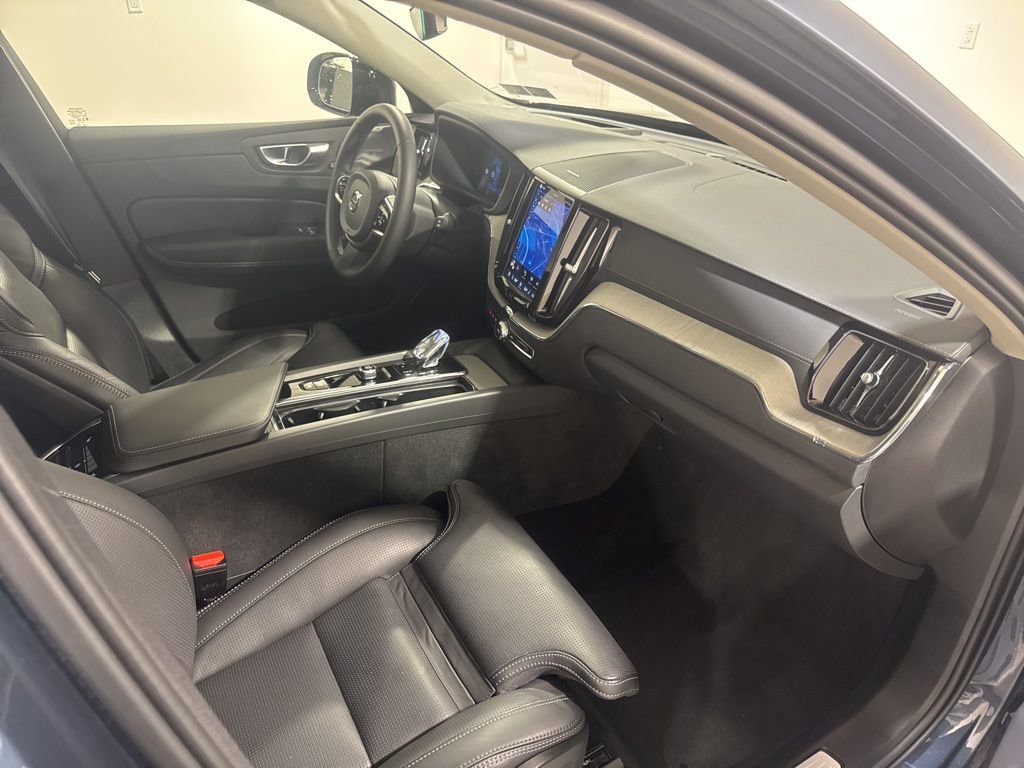 Used 2025 Volvo XC60 B5 Ultra w/ Climate Package image 27