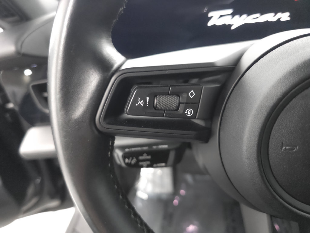 Used 2022 Porsche Taycan RWD image 11