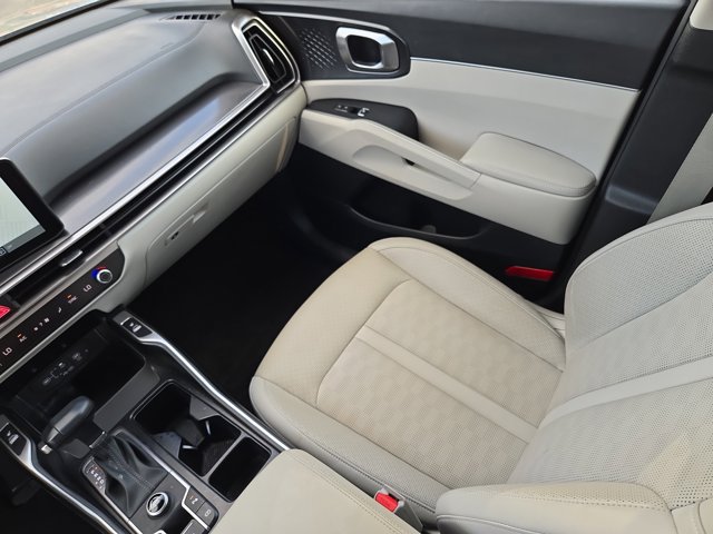 Used 2025 Kia Sorento S w/ Panoramic Sunroof Package FWD image 16