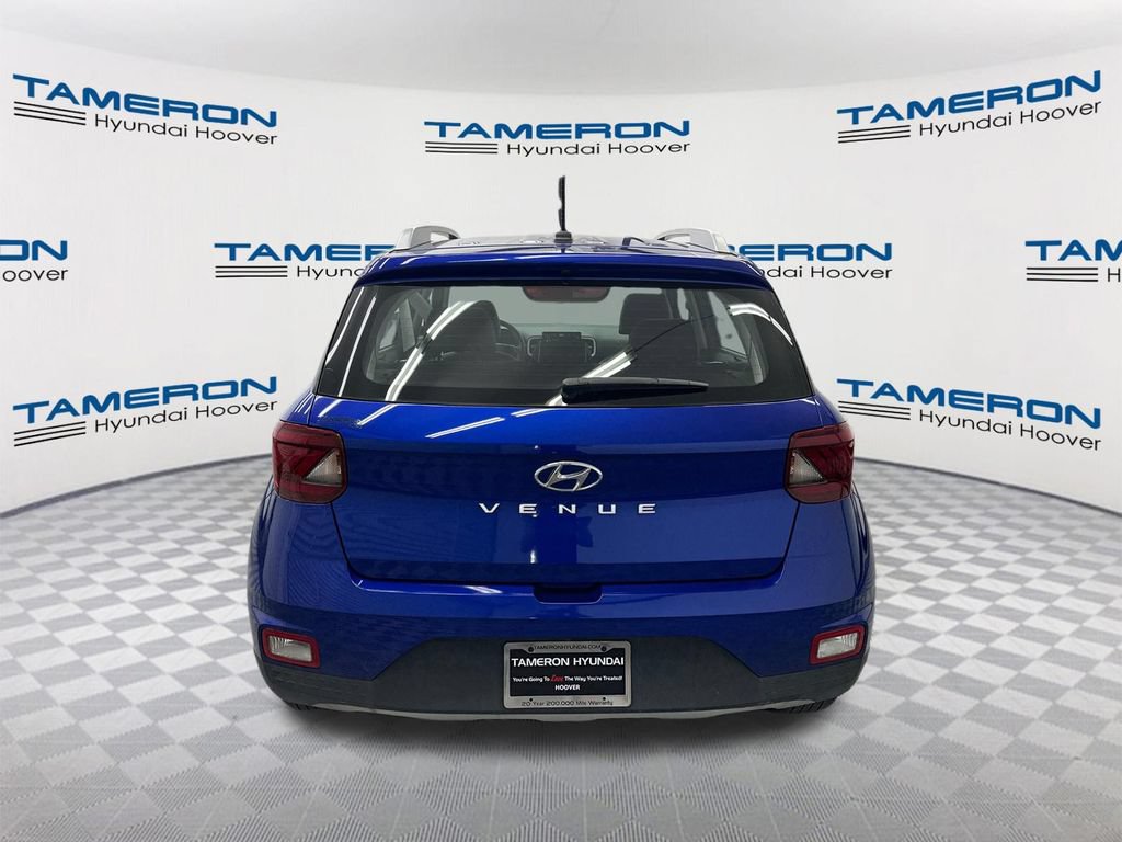 Used 2023 Hyundai Venue Limited w/ Cargo Package FWD image 4
