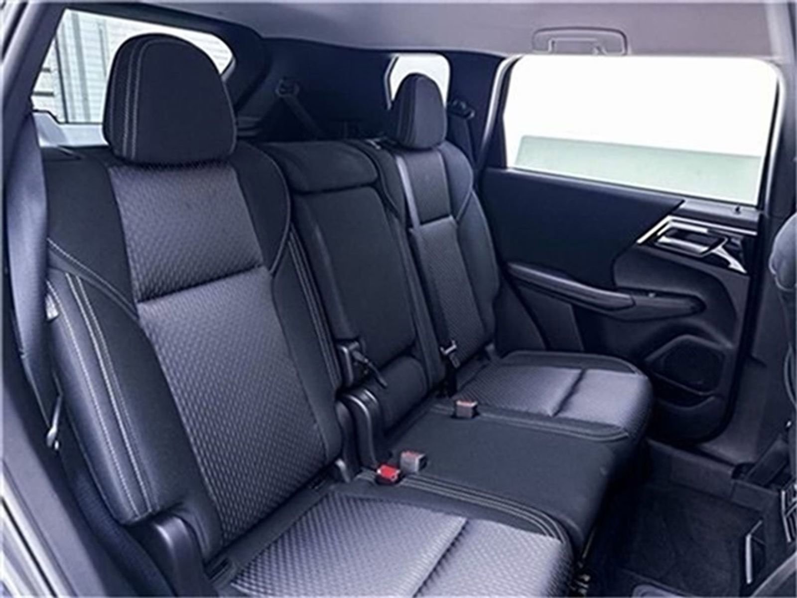 New 2025 Mitsubishi Outlander ES image 24