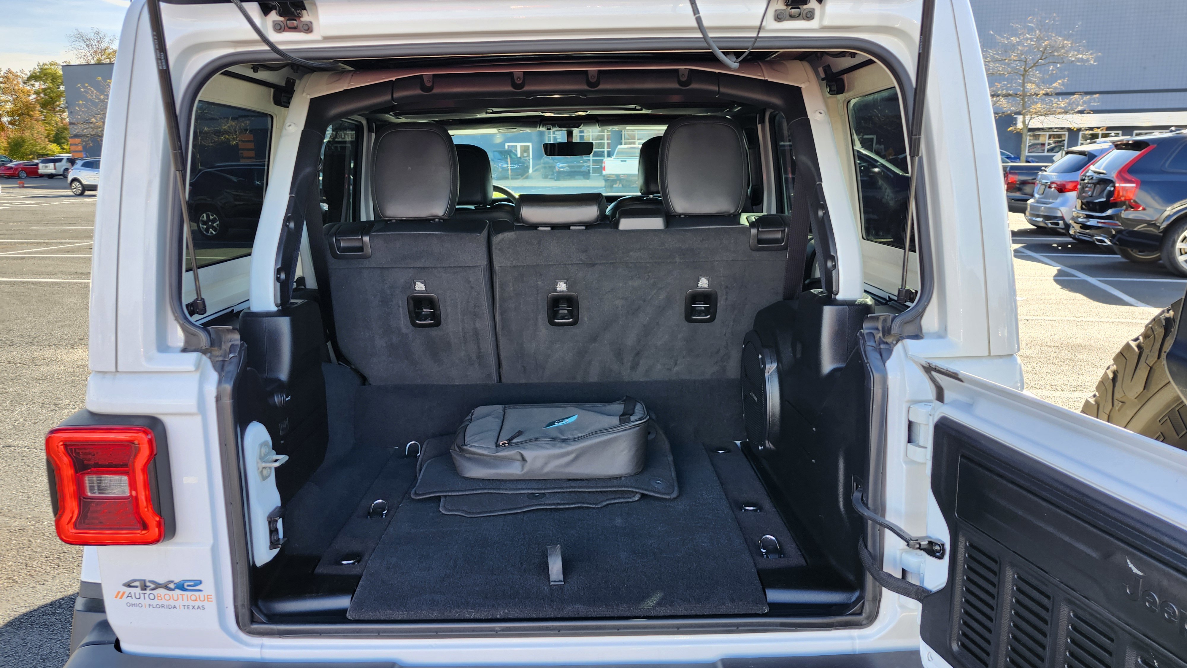 Used 2023 Jeep Wrangler Unlimited Rubicon 4xe w/ Cold Weather Group image 17