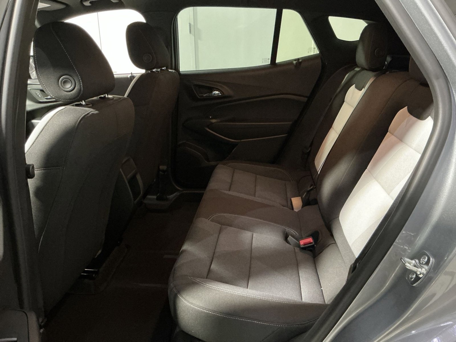 New 2026 Chevrolet Trax RS w/ Sunroof Package image 32