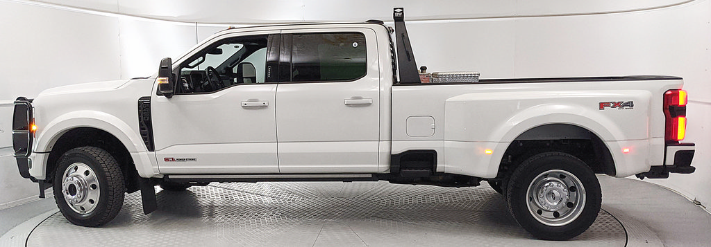Used 2026 Ford F450 Platinum w/ FX4 Off-Road Package AWD/4WD image 5