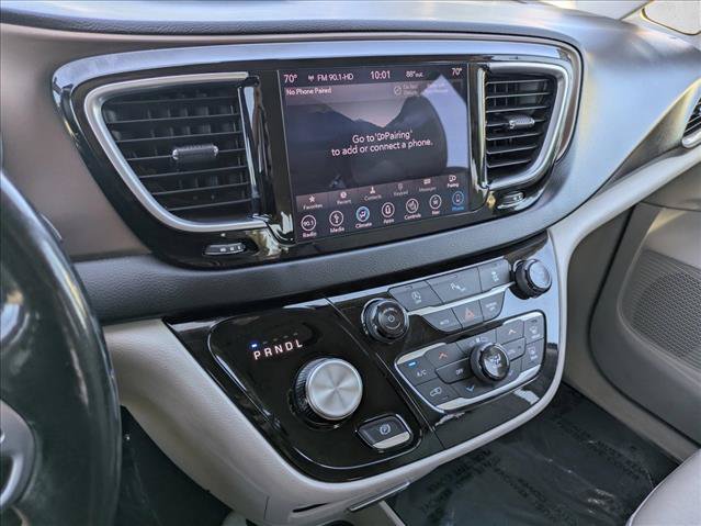 Used 2019 Chrysler Pacifica Touring-L Plus FWD image 12