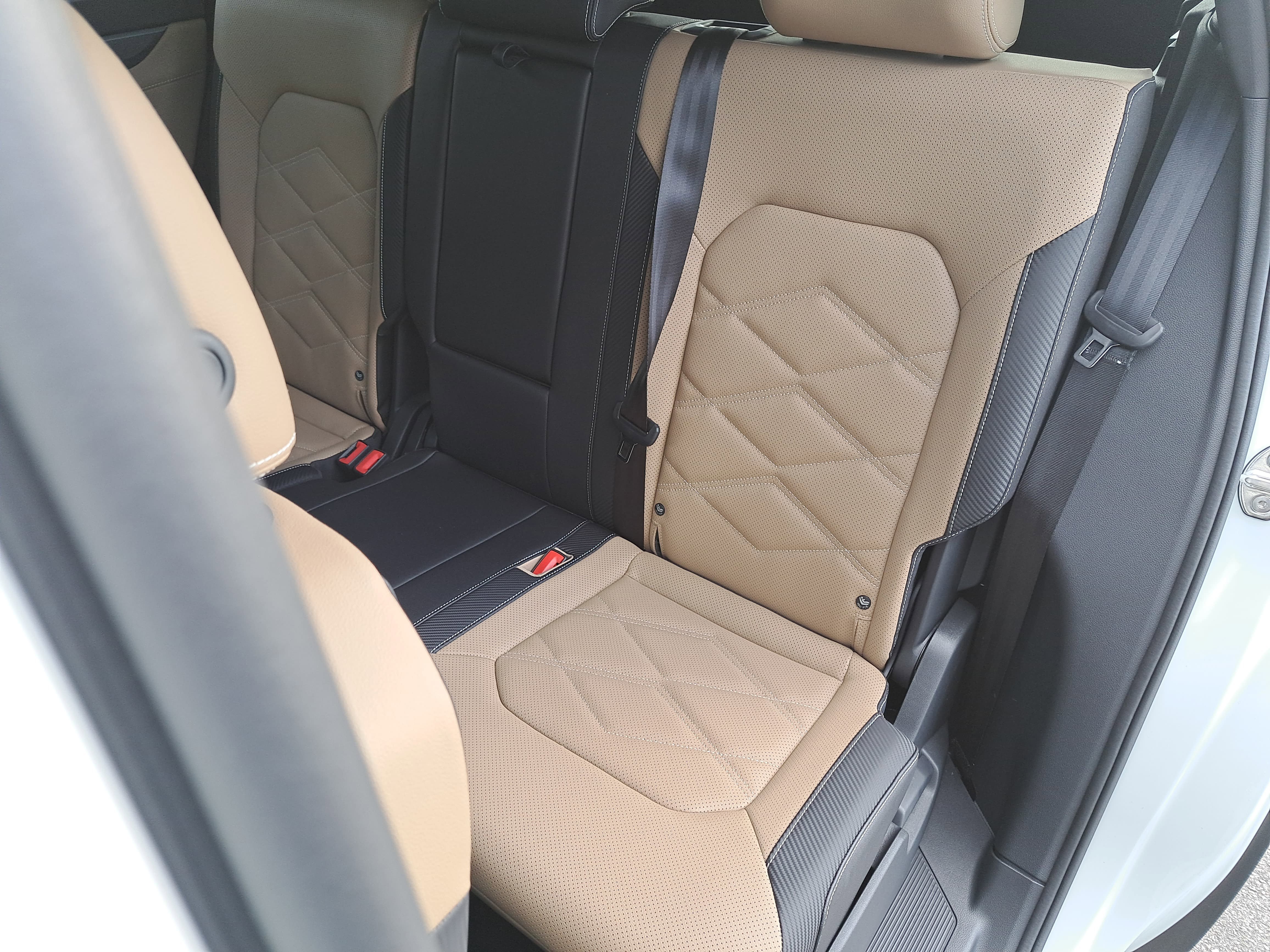 Certified 2025 Volkswagen Atlas Cross Sport SE image 13