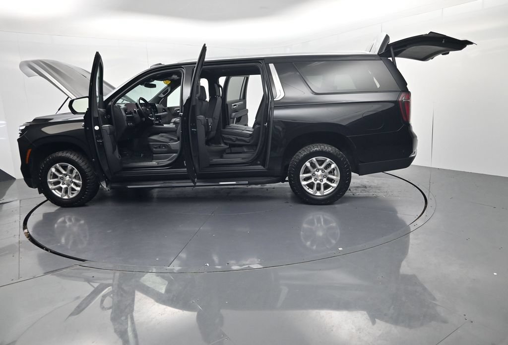 Used 2025 Chevrolet Suburban LT AWD/4WD image 64
