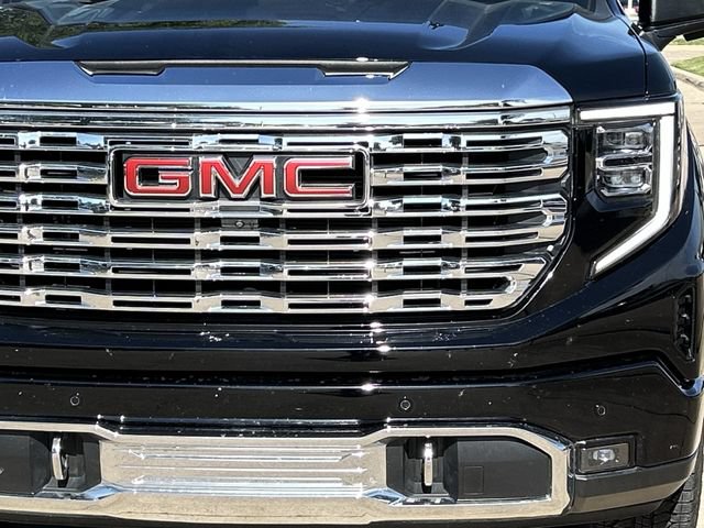 Used 2023 GMC Sierra 1500 Denali w/ Technology Package AWD/4WD image 9