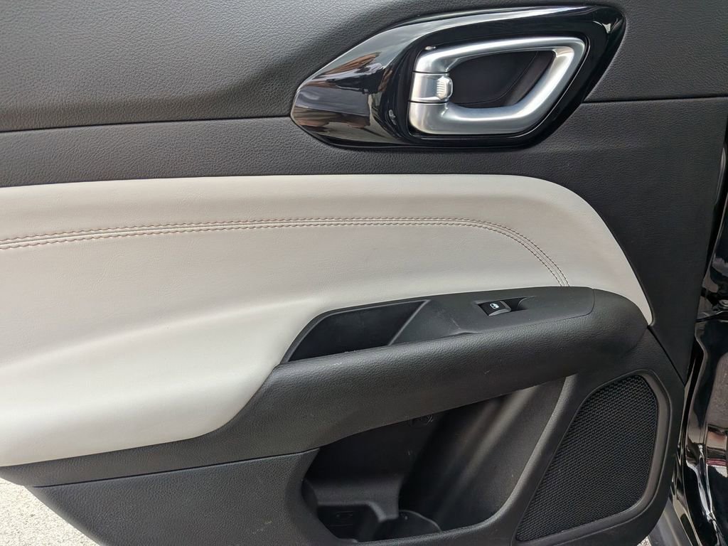 Used 2025 Jeep Compass Limited image 26