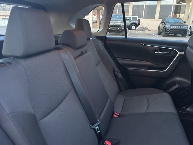 Used 2021 Toyota RAV4 XLE AWD/4WD image 19