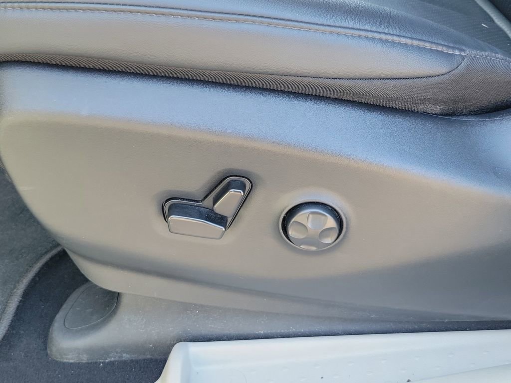 Used 2024 Chrysler Pacifica Touring-L image 22