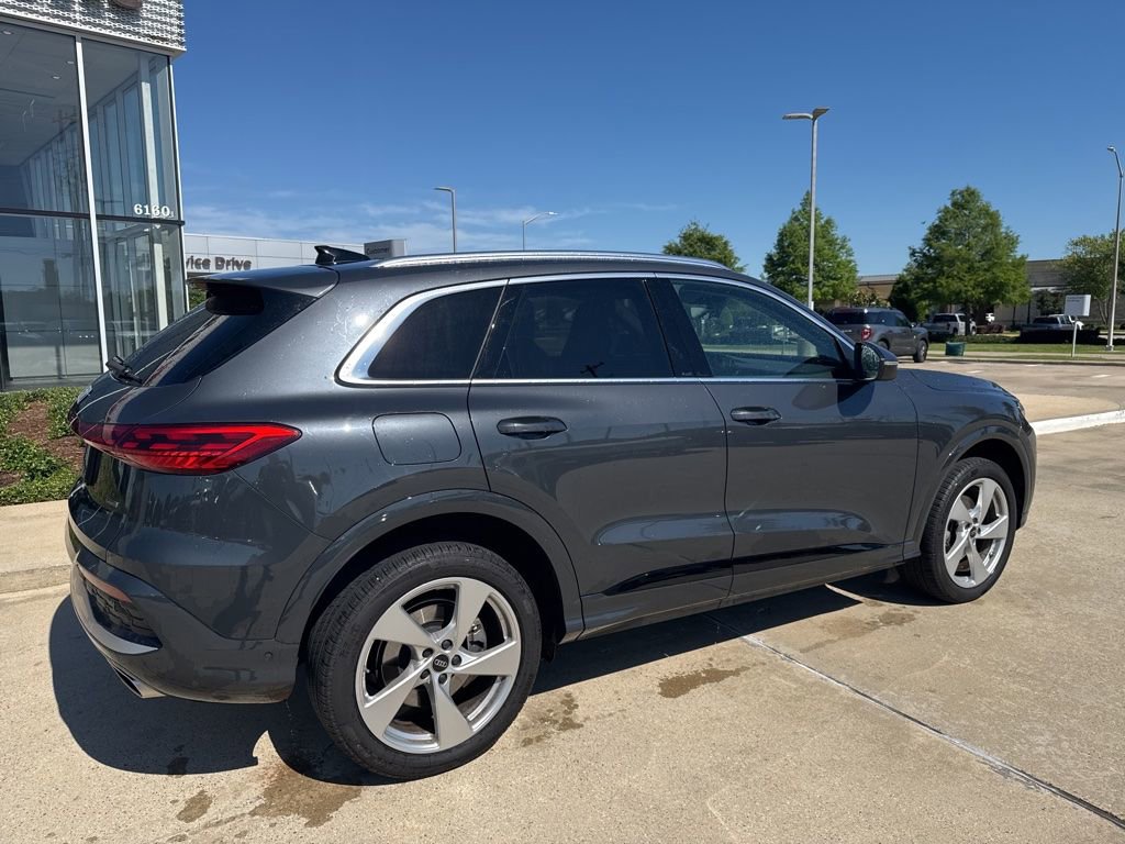Used 2025 Audi Q5 Premium Plus w/ Premium Plus AWD/4WD image 2