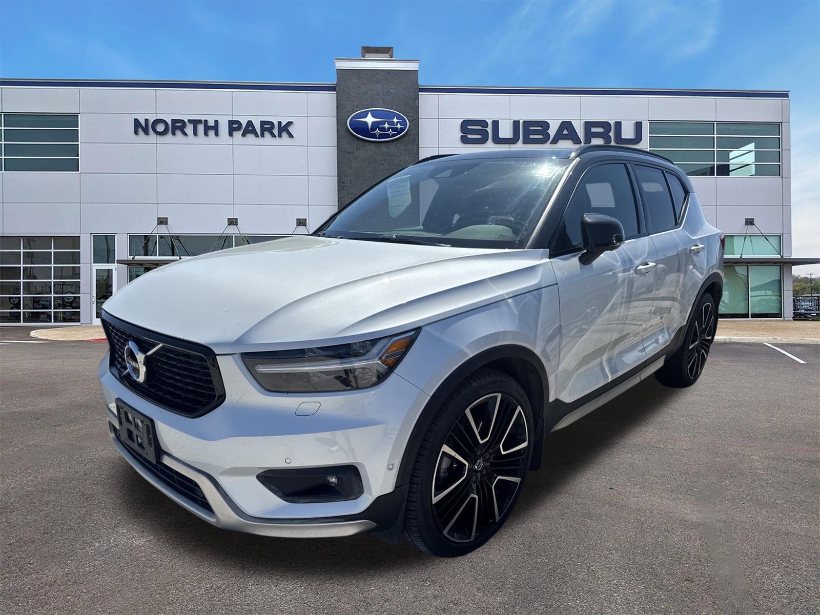 Used 2021 Volvo XC40 T5 R-Design w/ Advanced Package