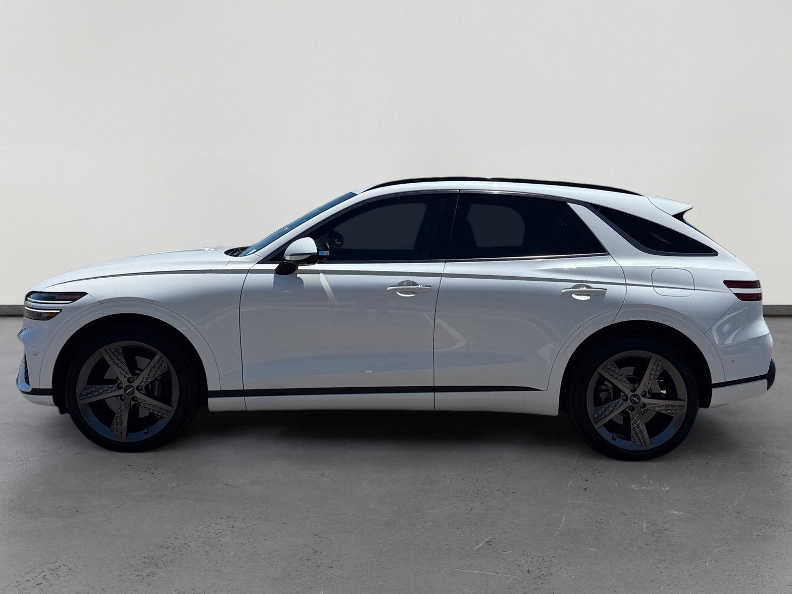 Used 2022 Genesis GV70 3.5T Sport w/ Sport Prestige Package AWD/4WD image 2