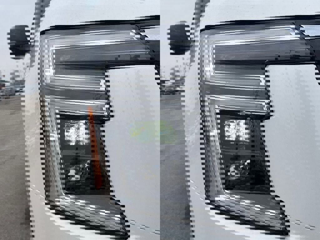 New 2026 Nissan Armada SL w/ Captain's Chari Seat Package image 11