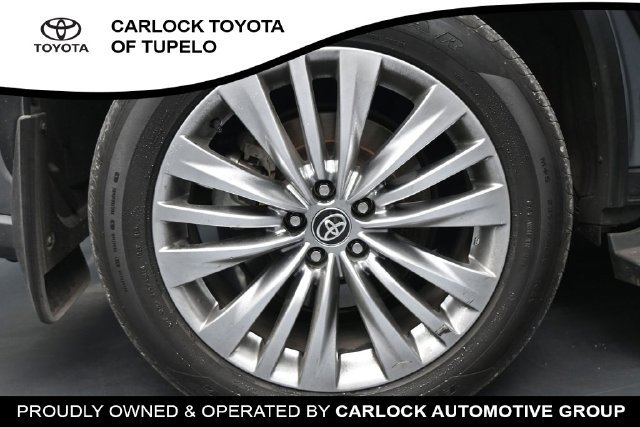 Used 2025 Toyota Highlander Platinum AWD/4WD image 46