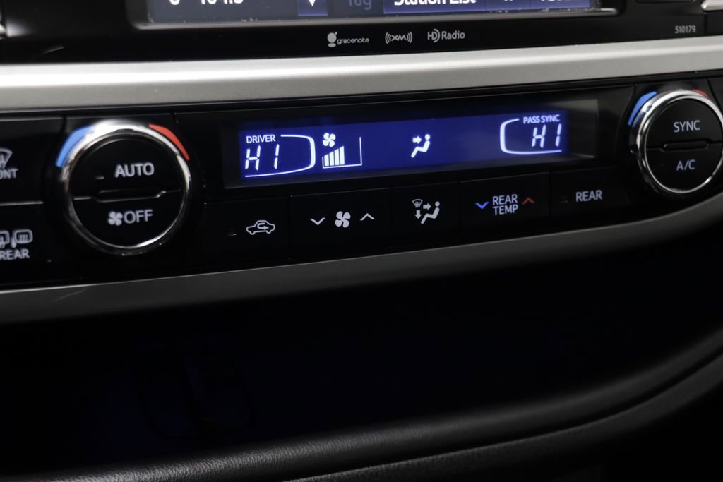 Used 2017 Toyota Highlander SE AWD/4WD image 11