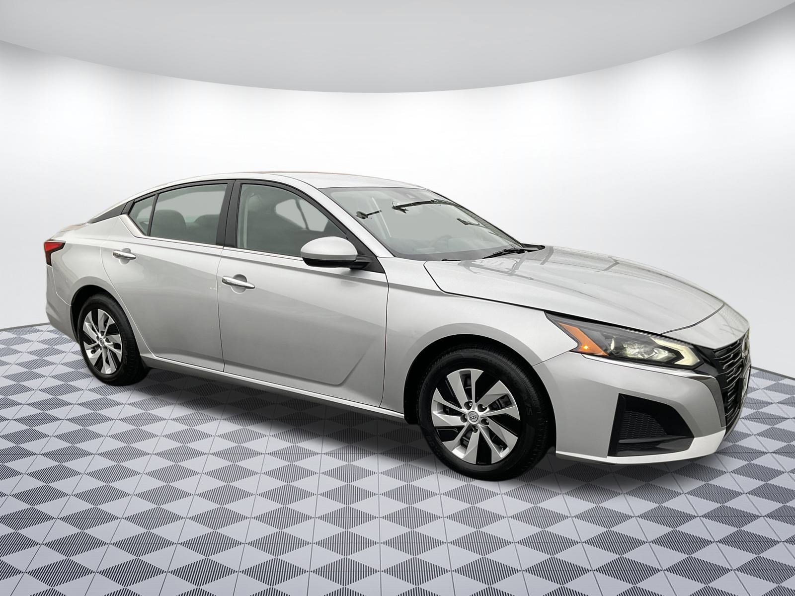 Used 2023 Nissan Altima 2.5 S image 1
