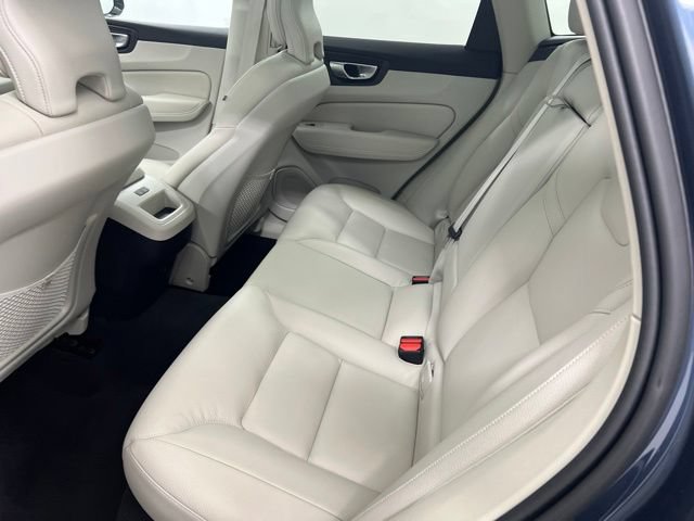 Used 2024 Volvo XC60 B5 Core w/ Protection Package Premier AWD/4WD image 11