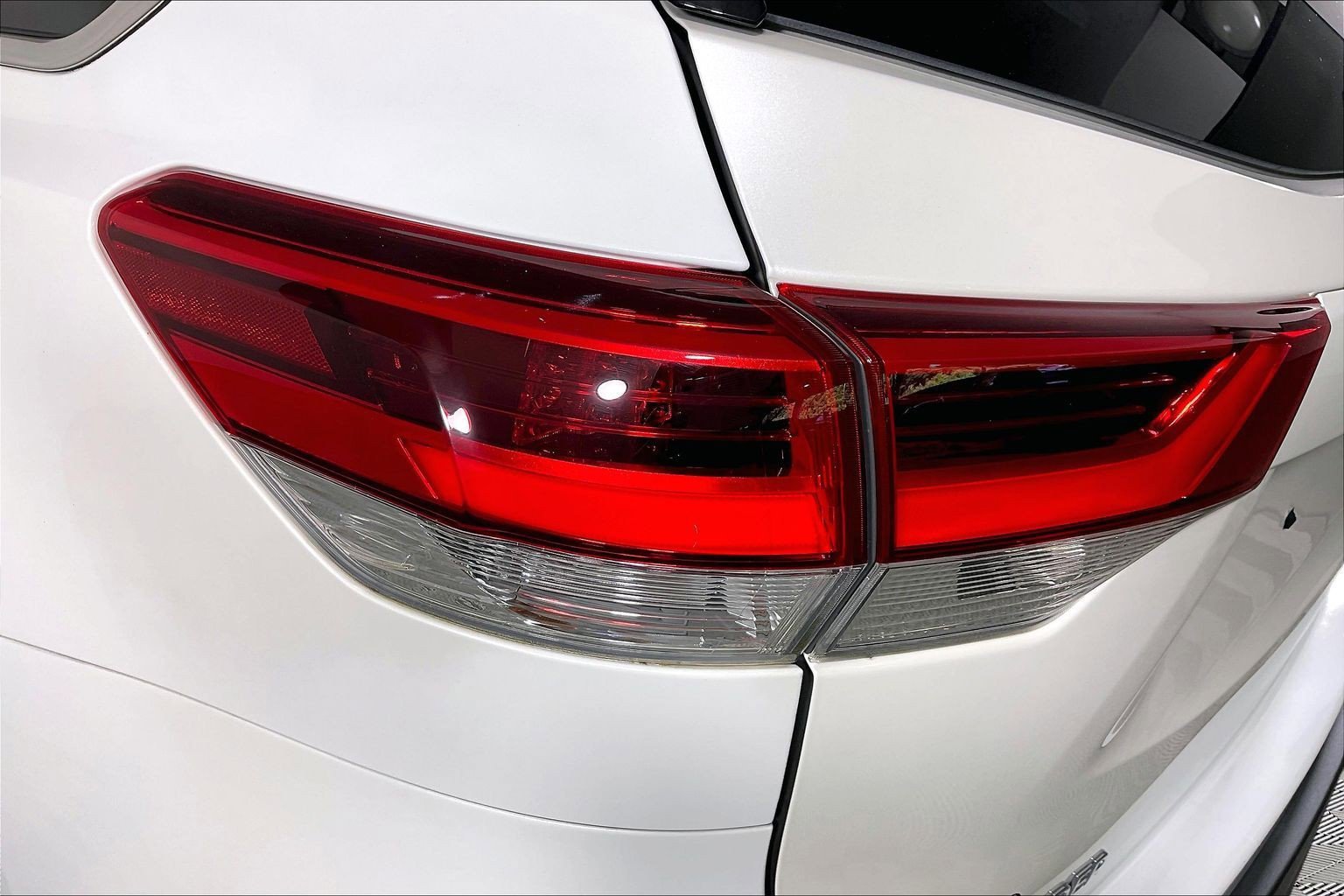 Used 2019 Toyota Highlander XLE AWD/4WD image 31