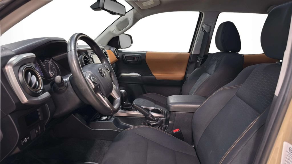 Used 2019 Toyota Tacoma SR5 AWD/4WD image 20