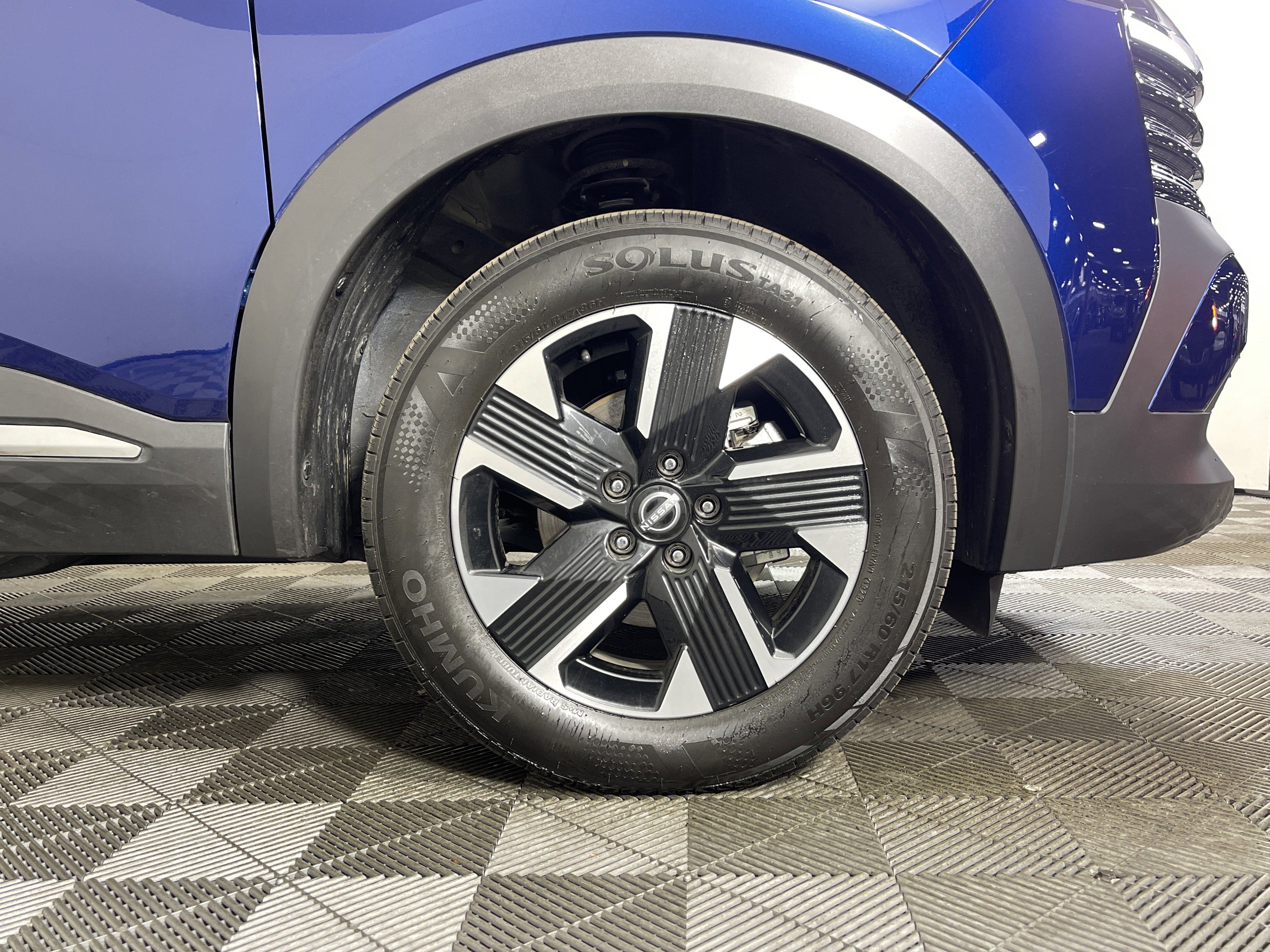 Used 2025 Nissan Kicks SV image 7