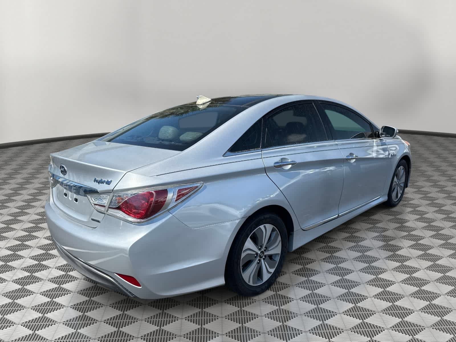 Used 2014 Hyundai Sonata Limited w/ Panoramic Sunroof Package 02 FWD image 3