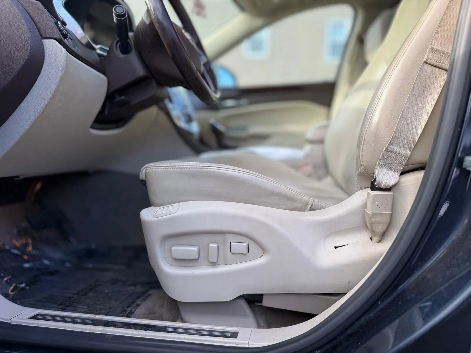 Used 2016 Cadillac SRX Luxury w/ Driver Awareness Package image 10