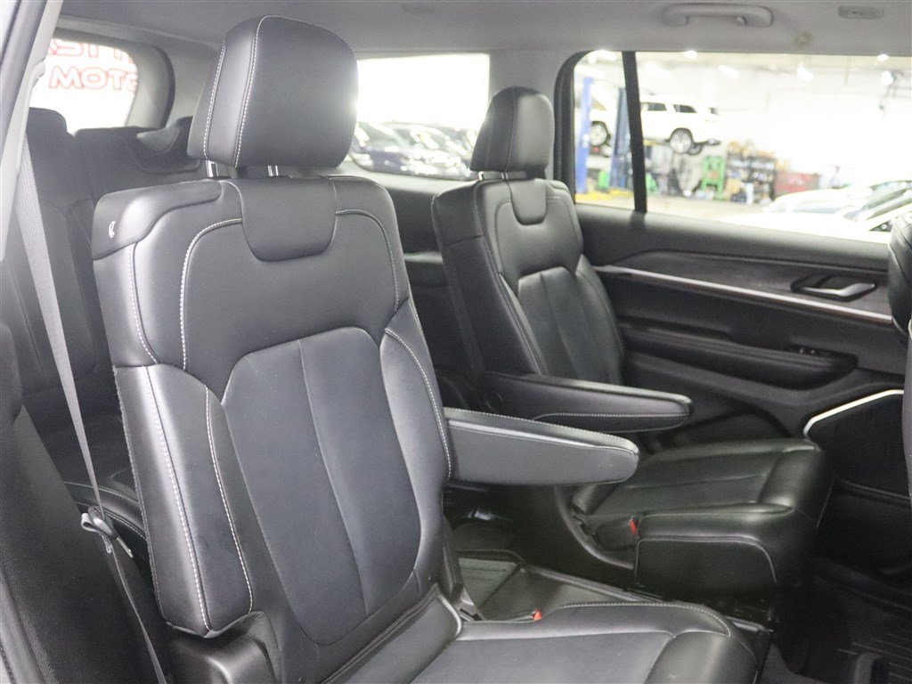 Used 2022 Jeep Grand Cherokee L Limited AWD/4WD image 21