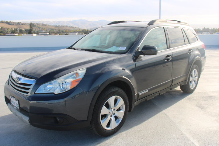 Used 2012 Subaru Outback 3.6R Limited w/ Moonroof Pkg AWD/4WD image 7