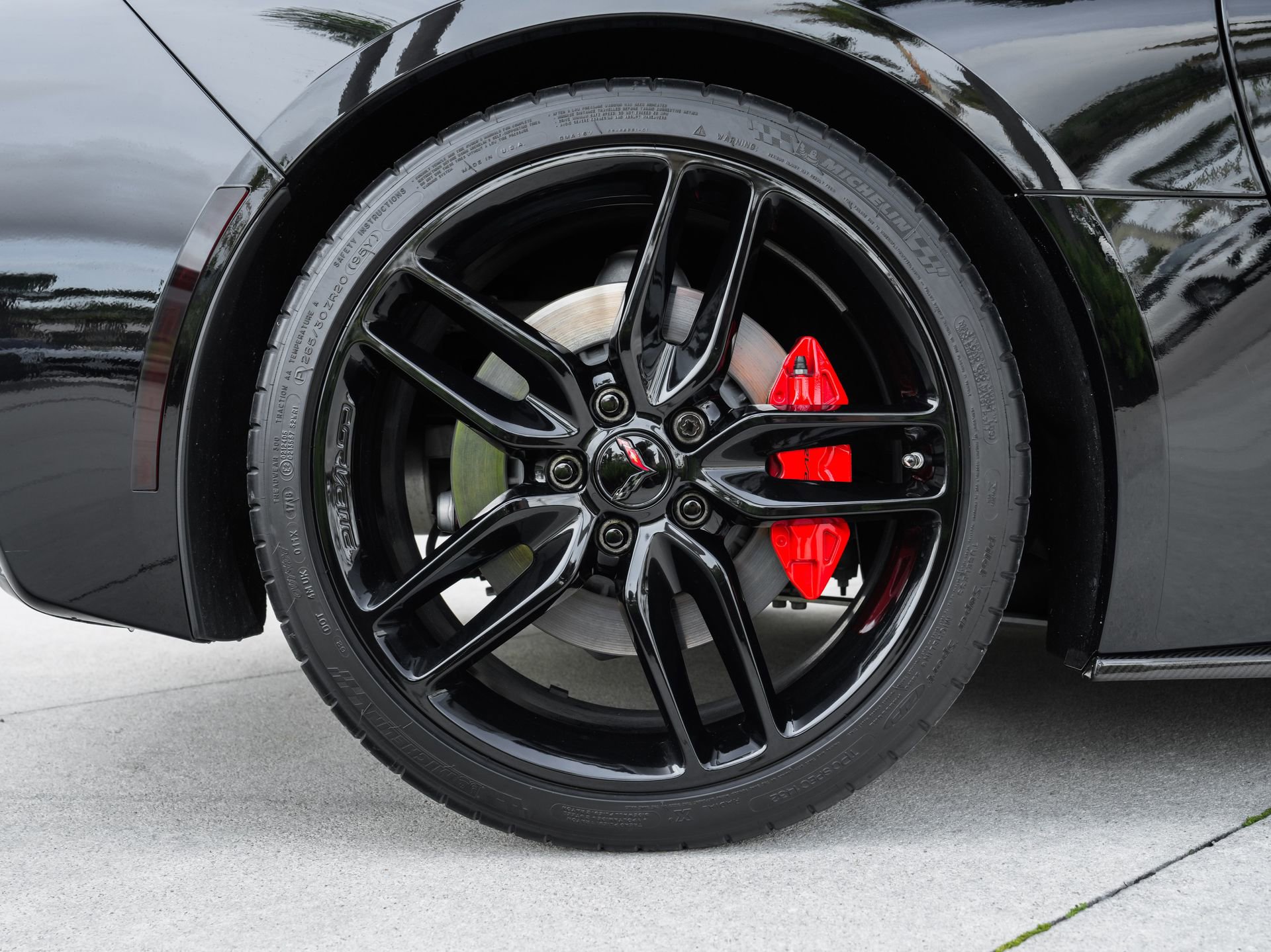 Used 2019 Chevrolet Corvette Stingray Coupe w/ Carbon Flash Badge Package RWD image 29