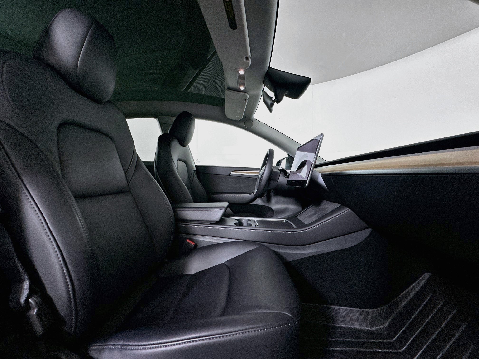 Used 2023 Tesla Model Y 2WD image 32