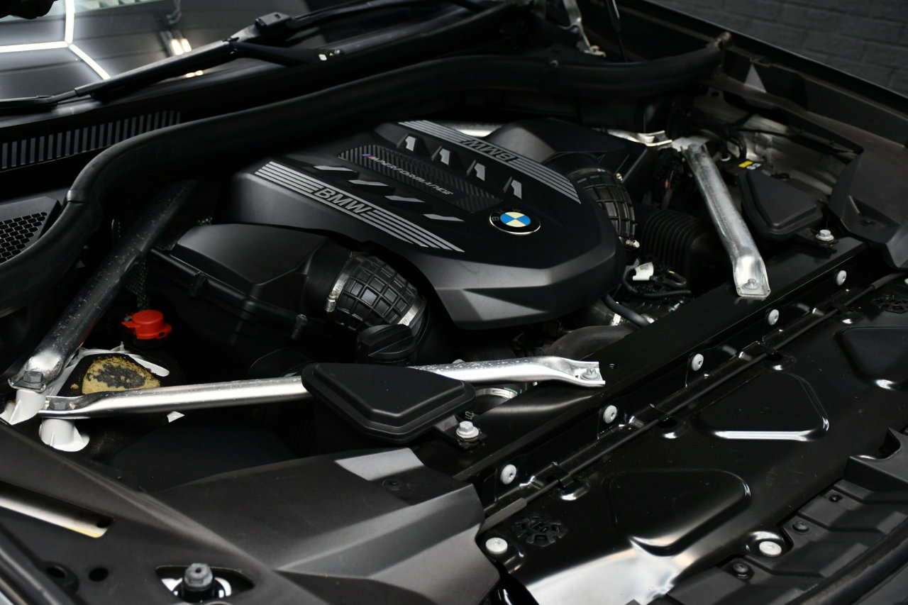 Used 2022 BMW X7 M50i w/ Executive Package image 14