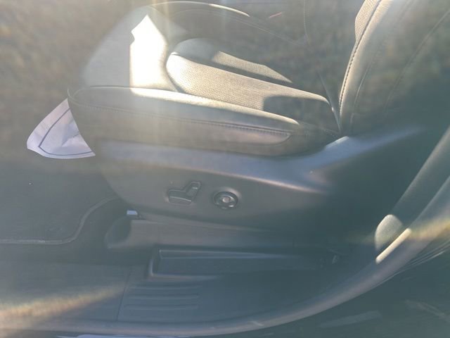 Used 2025 Chrysler Pacifica Select w/ Uconnect Theater Family Group image 21