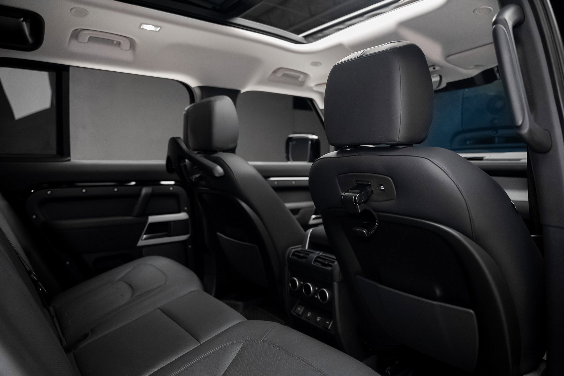 Used 2022 Land Rover Defender 110 SE image 68