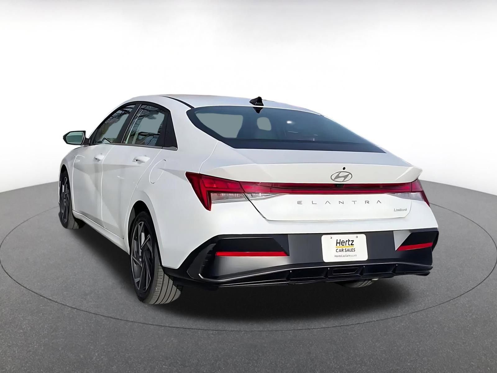 Used 2025 Hyundai Elantra Limited image 11