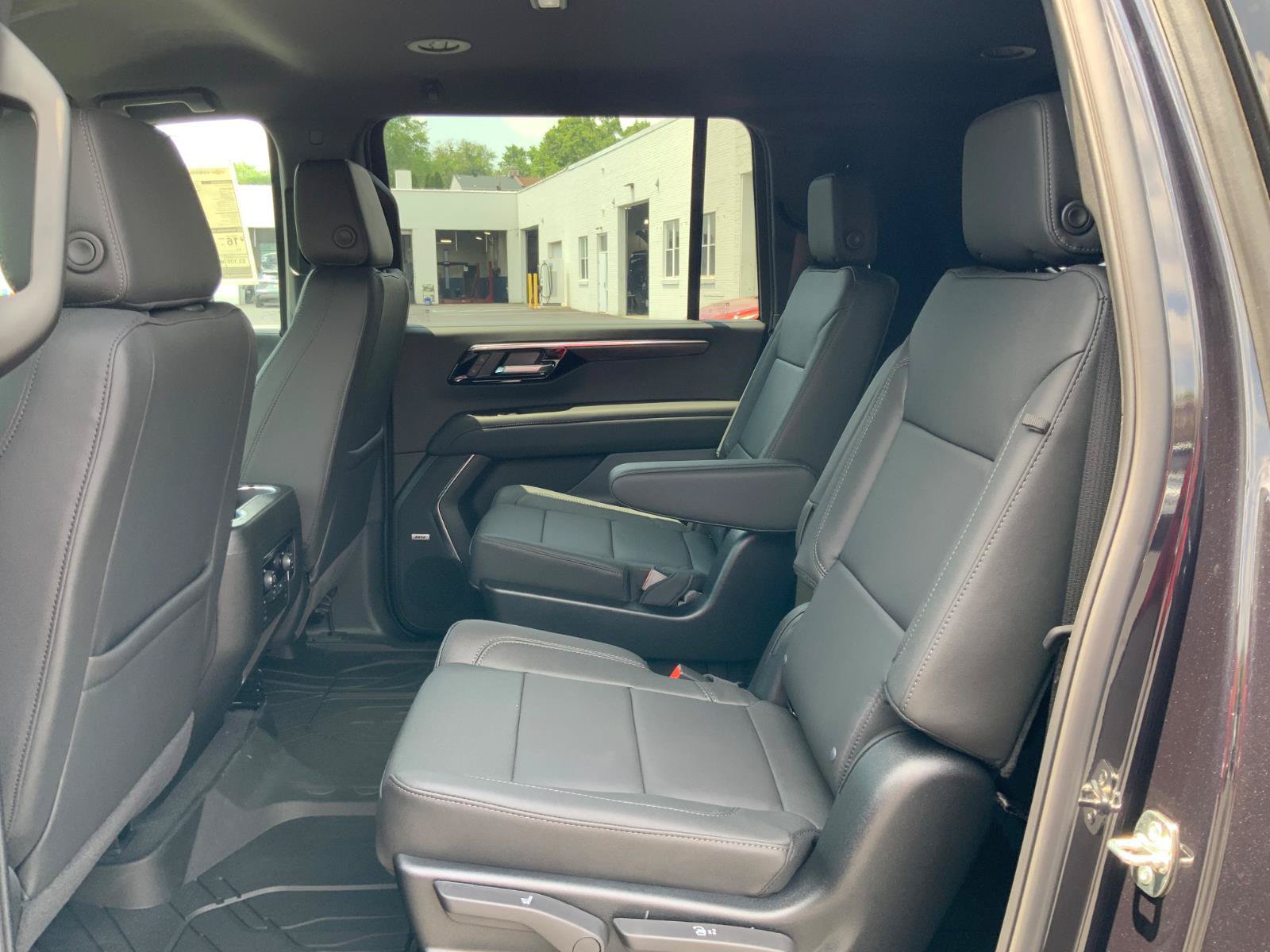 New 2026 Chevrolet Suburban LT w/ Comfort Package AWD/4WD image 22