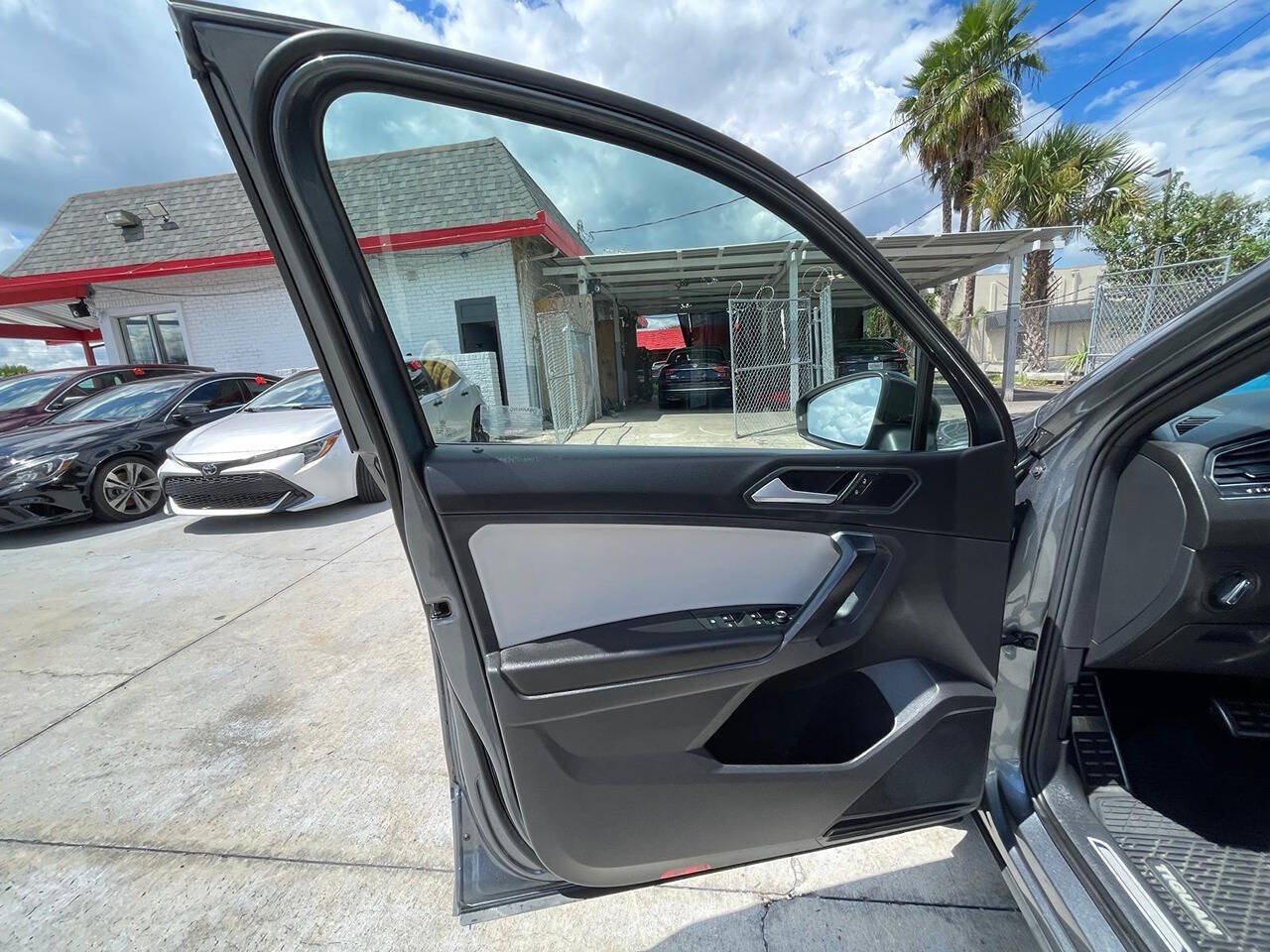 Used 2021 Volkswagen Tiguan SE R-Line FWD image 8