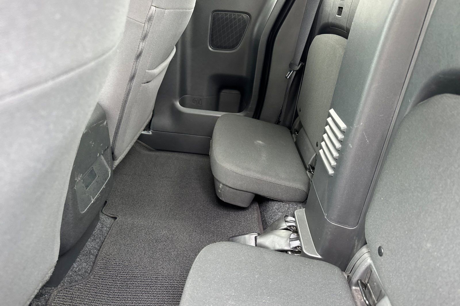 Used 2024 Nissan Frontier S w/ Tow Package image 12