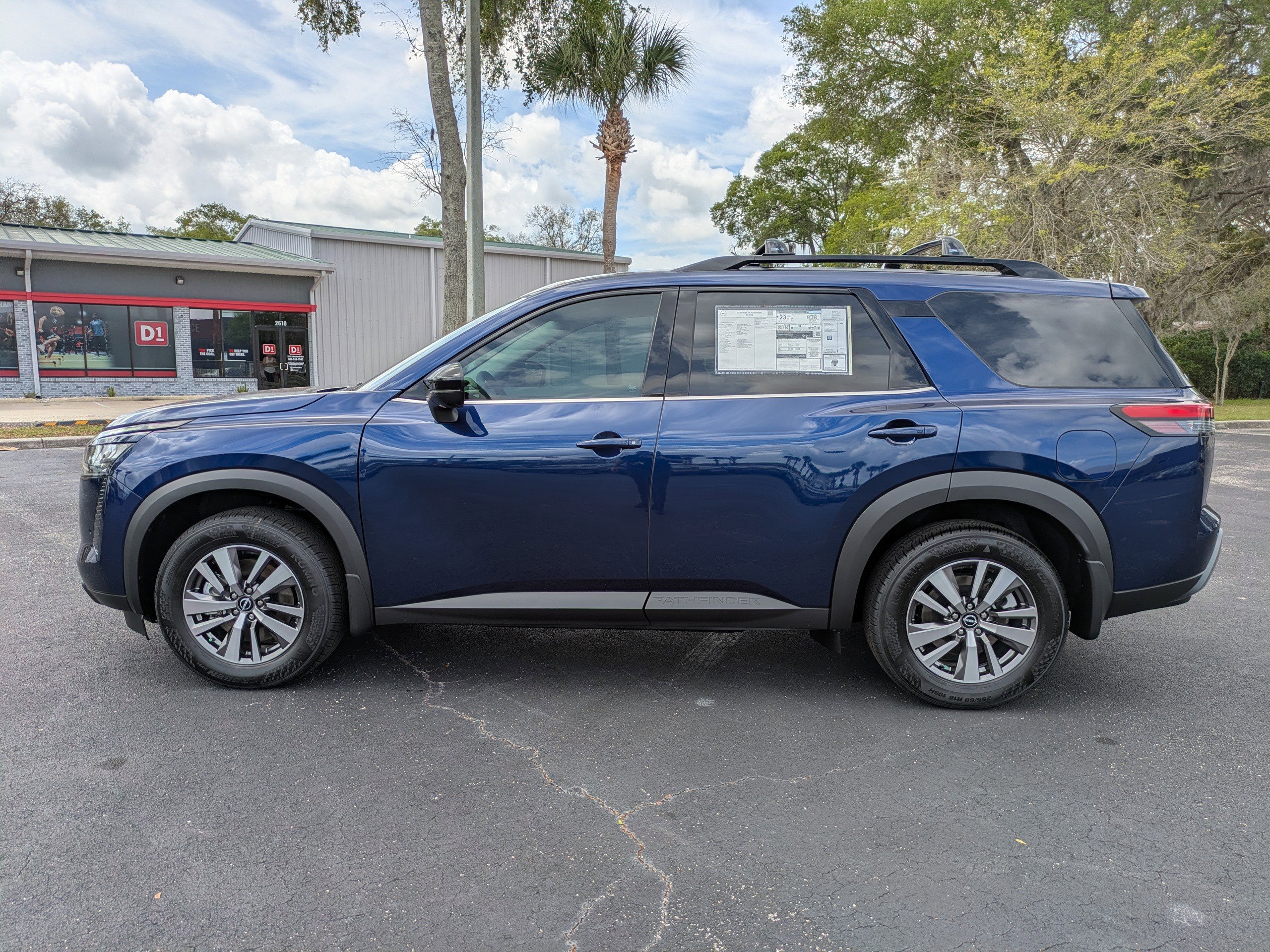 New 2026 Nissan Pathfinder SL FWD image 7