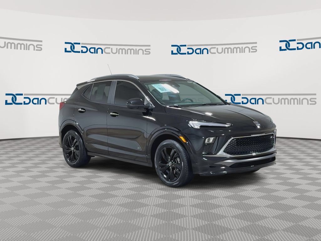 Used 2025 Buick Encore GX Sport Touring FWD image 2